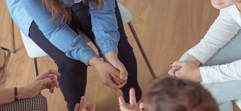 Les groupes de paroles : Questions à Nadia Kay, Coach certifié en neurosciences, praticienne en hypnose avancée et psycho-praticienne