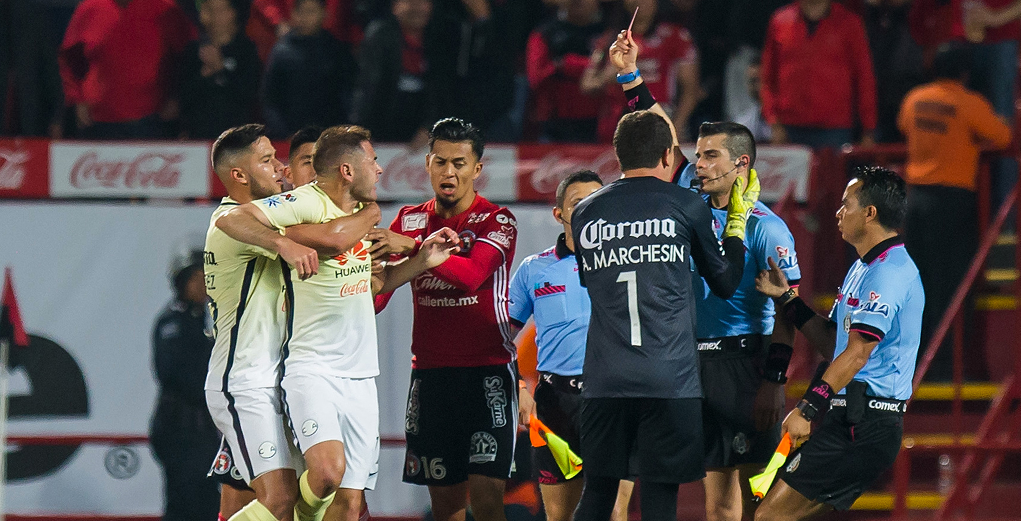 Mexique : deux footballeurs suspendus un an pour Violences envers les arbitres