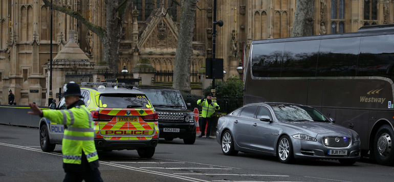 Des coups de feu entendus devant le Parlement à Londres