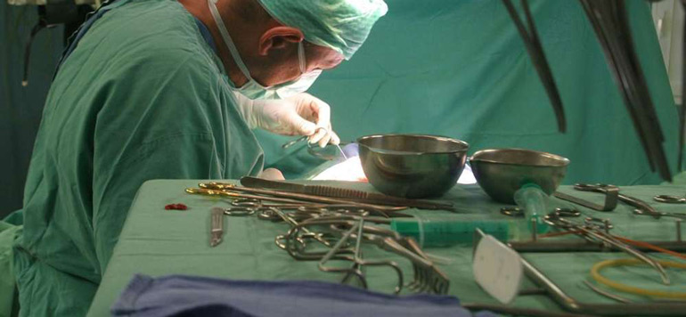 Médecine: Opération réussie de réimplantation d’une main à Fquih Ben Salah