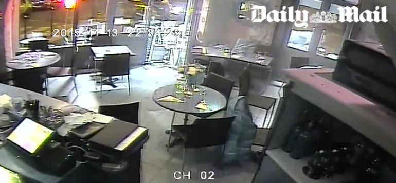 Une video terrifiante un attentat dans un cafe de Paris