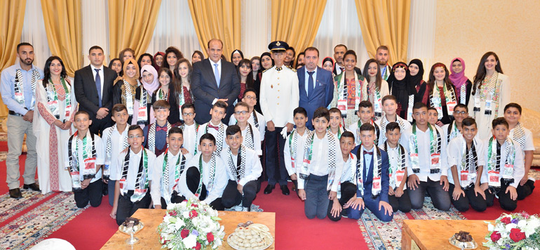 prince Moulay El Hassan recoit des enfants palestiniens